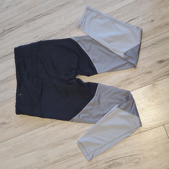 (3 for $25 bundle) Workout tights - Picture 4 of 4